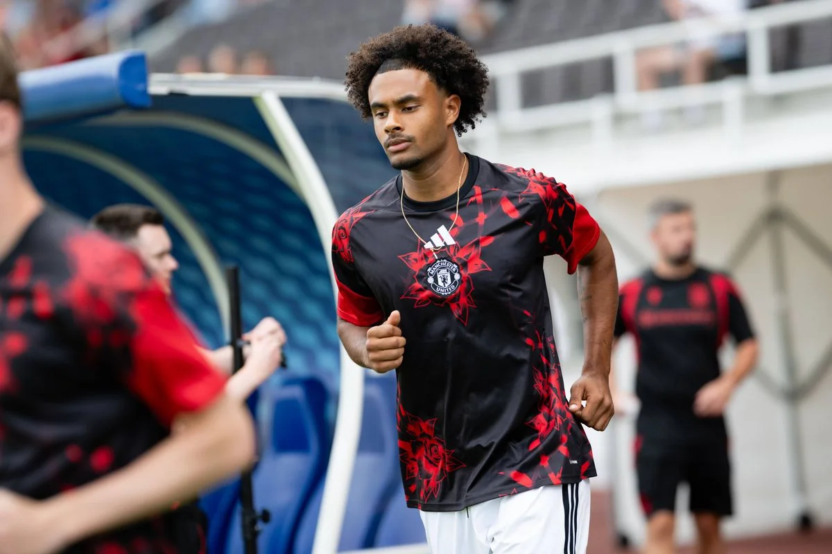 HELSINKI, FINLAND - JULY 18:    Joshua Zirkzee of Manchester United warms up prior to the pre-season friendly match between Manchester United and AFC Wrexham at Helsingin Olympiastadion on July 18, 2026 in Helsinki, Finland. (Photo by Ash Donelon/Manchester United via Getty Images)