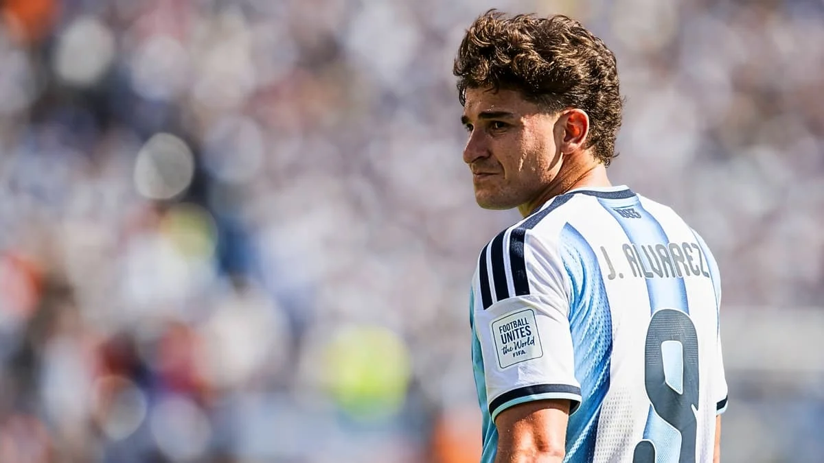 A €500m clause, a transfer request and a 1% chance: The Julian Alvarez saga explained