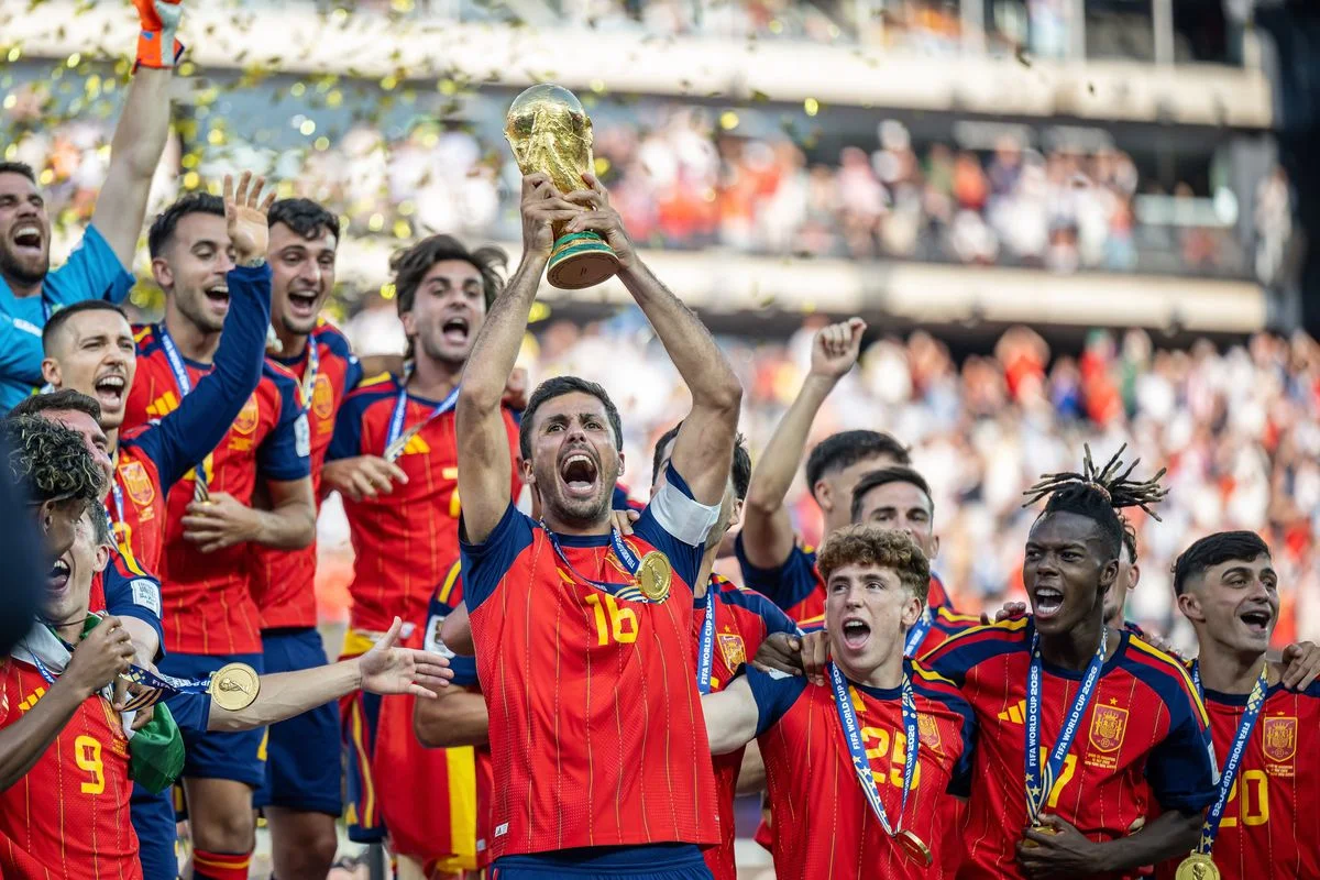 Rodri lifts the World Cup