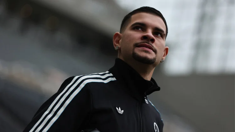 Bruno Guimaraes wants to move to Arsenal.